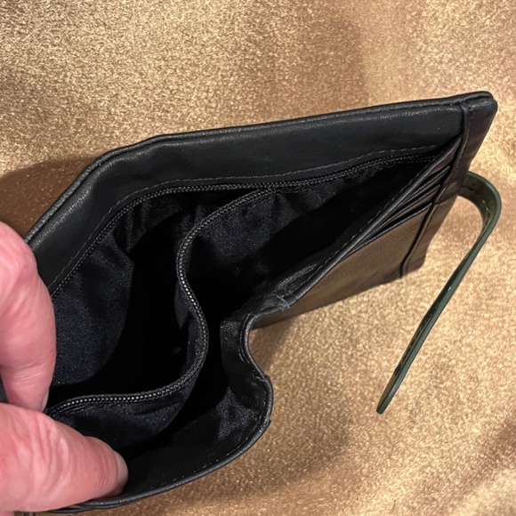 NIB Doris & Jacky Black Leather Billfold Wallet - Picture 7 of 9